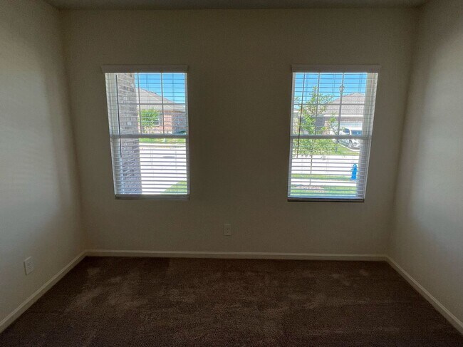 Building Photo - 752 Richmond Dr