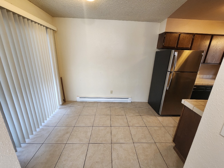 Building Photo - 1214 E 3rd St