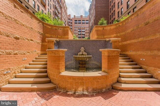 Building Photo - 616 E Street NW Unit 246