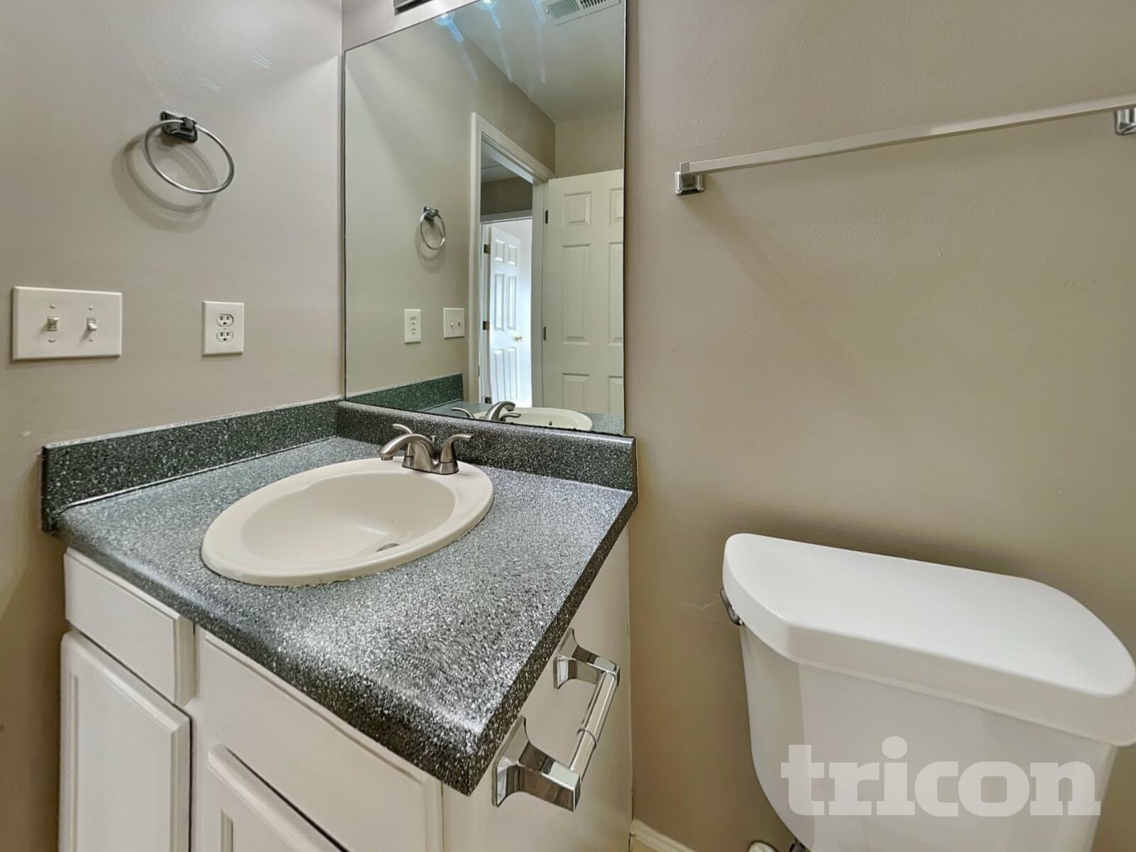 Building Photo - 240 Kings Cove