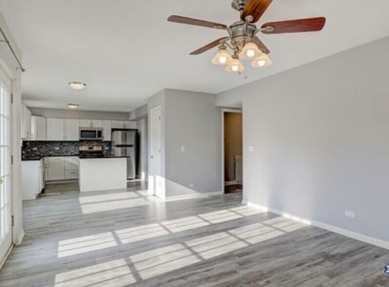 Building Photo - 486 Buckingham Dr