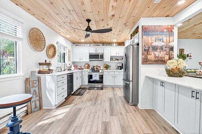 Building Photo - 401 Heritage Vlg