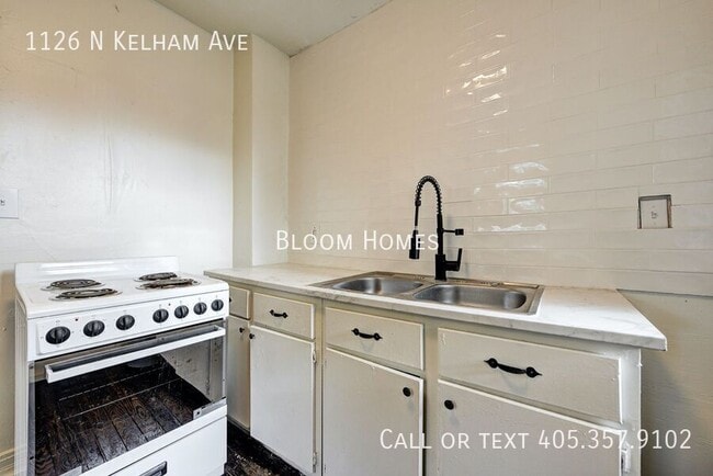 Building Photo - 1126 N Kelham Ave
