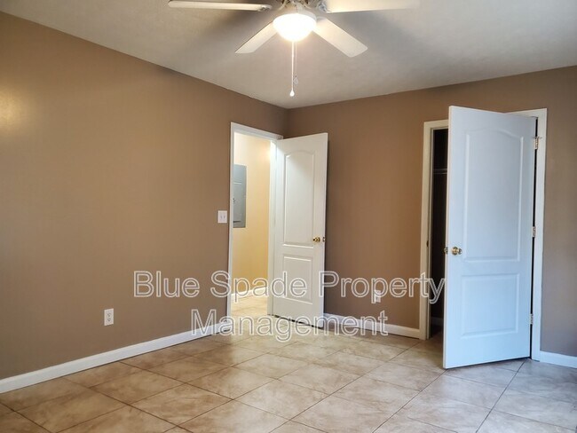 Building Photo - 6237 Dorsett Shoals Rd