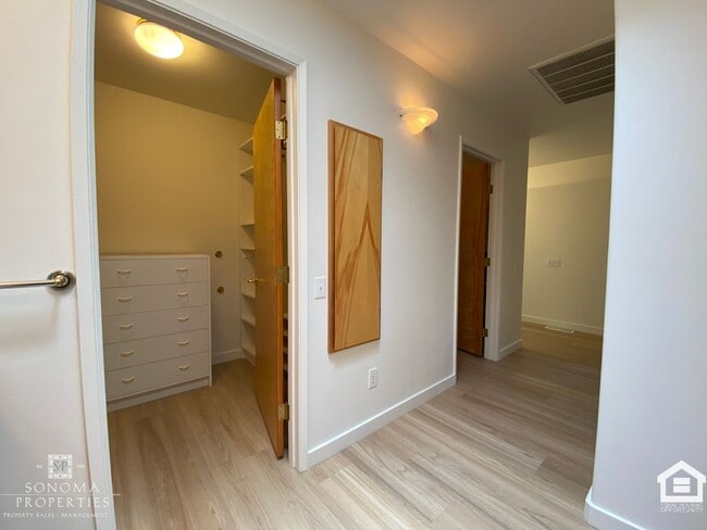 Building Photo - Inviting 3BD/2BA Home in Glen Ellen
