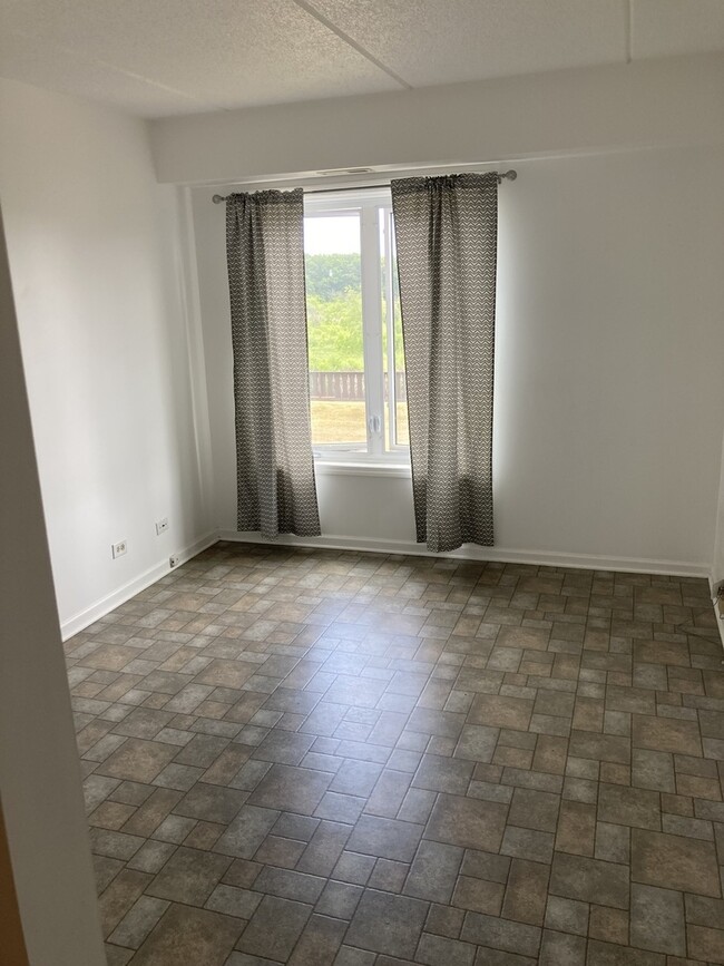 Building Photo - 12900 W Heiden Cir