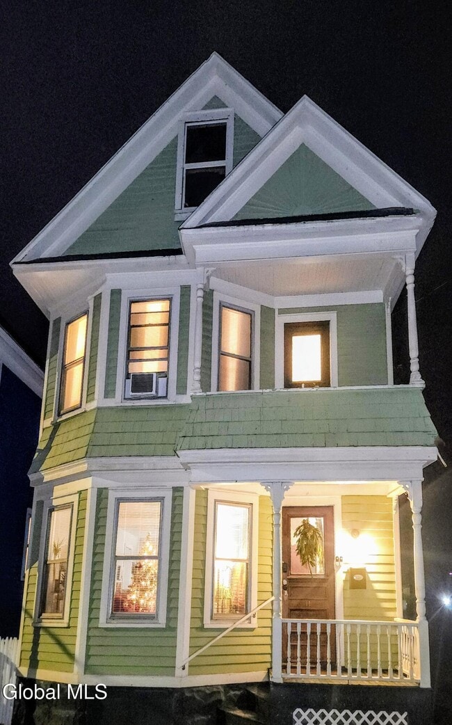 Building Photo - 11 Ingersoll Ave