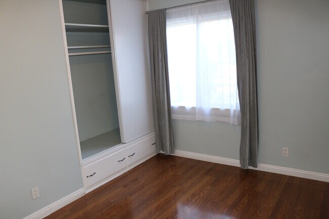 2nd BR - 13900 Sylvan St