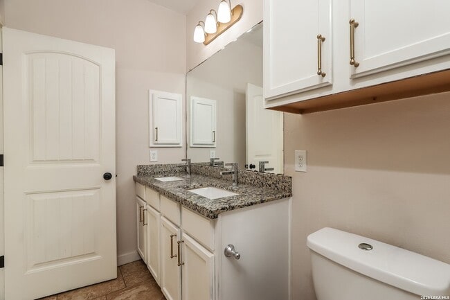 Building Photo - 1330 Plaza Lake Dr
