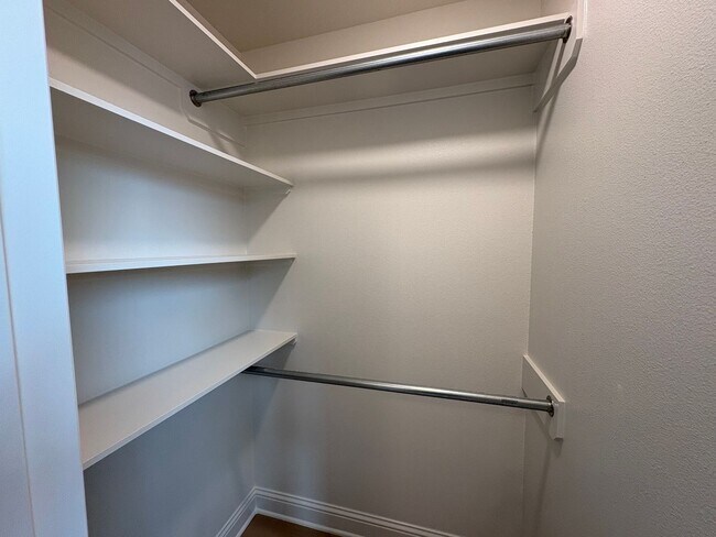 Building Photo - 368 Mary Cir