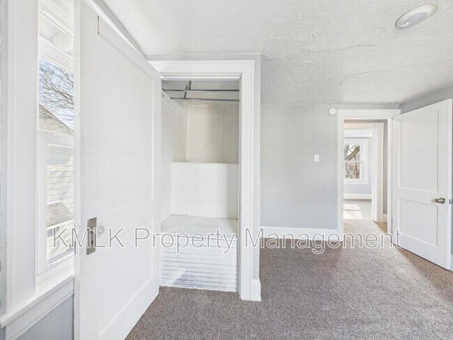 Building Photo - 2337 15th St SW