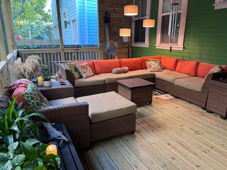 Building Photo - 620 S Lopez St