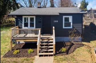 Building Photo - 1209 15th St