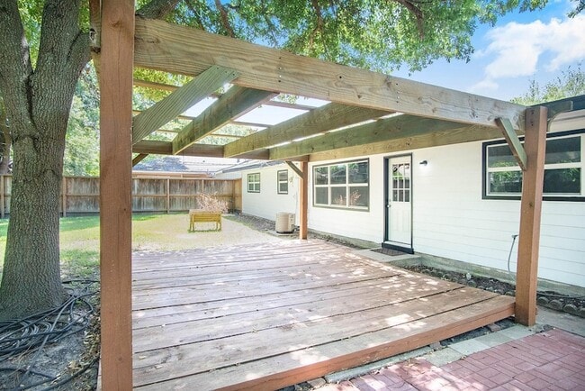Building Photo - 4602 Kinglet St