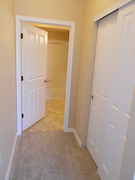 Building Photo - 2450 Windrow Dr