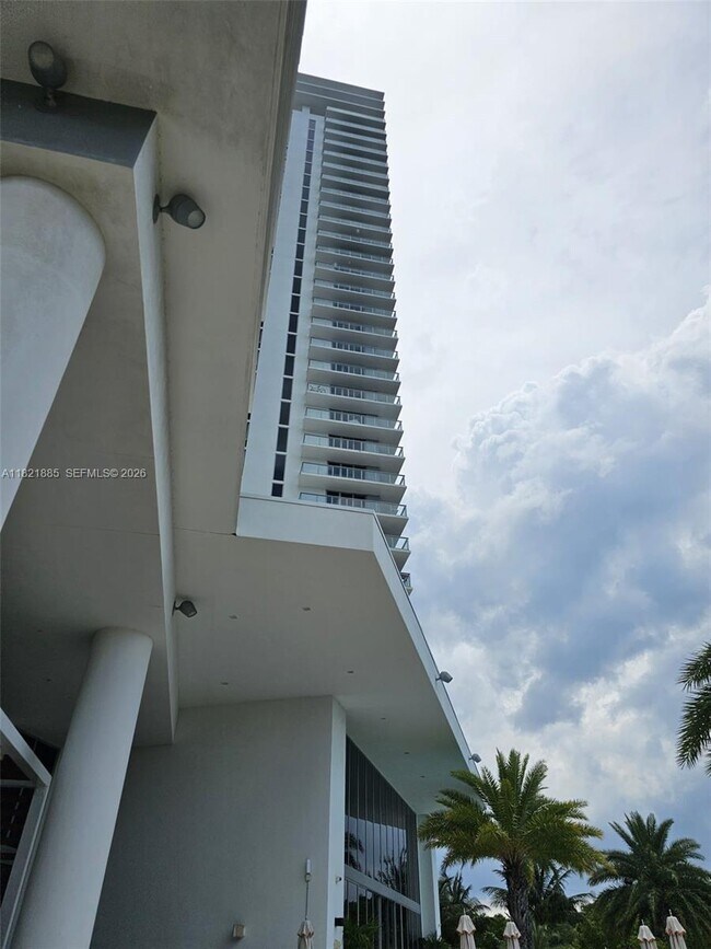 Building Photo - 16385 Biscayne Blvd