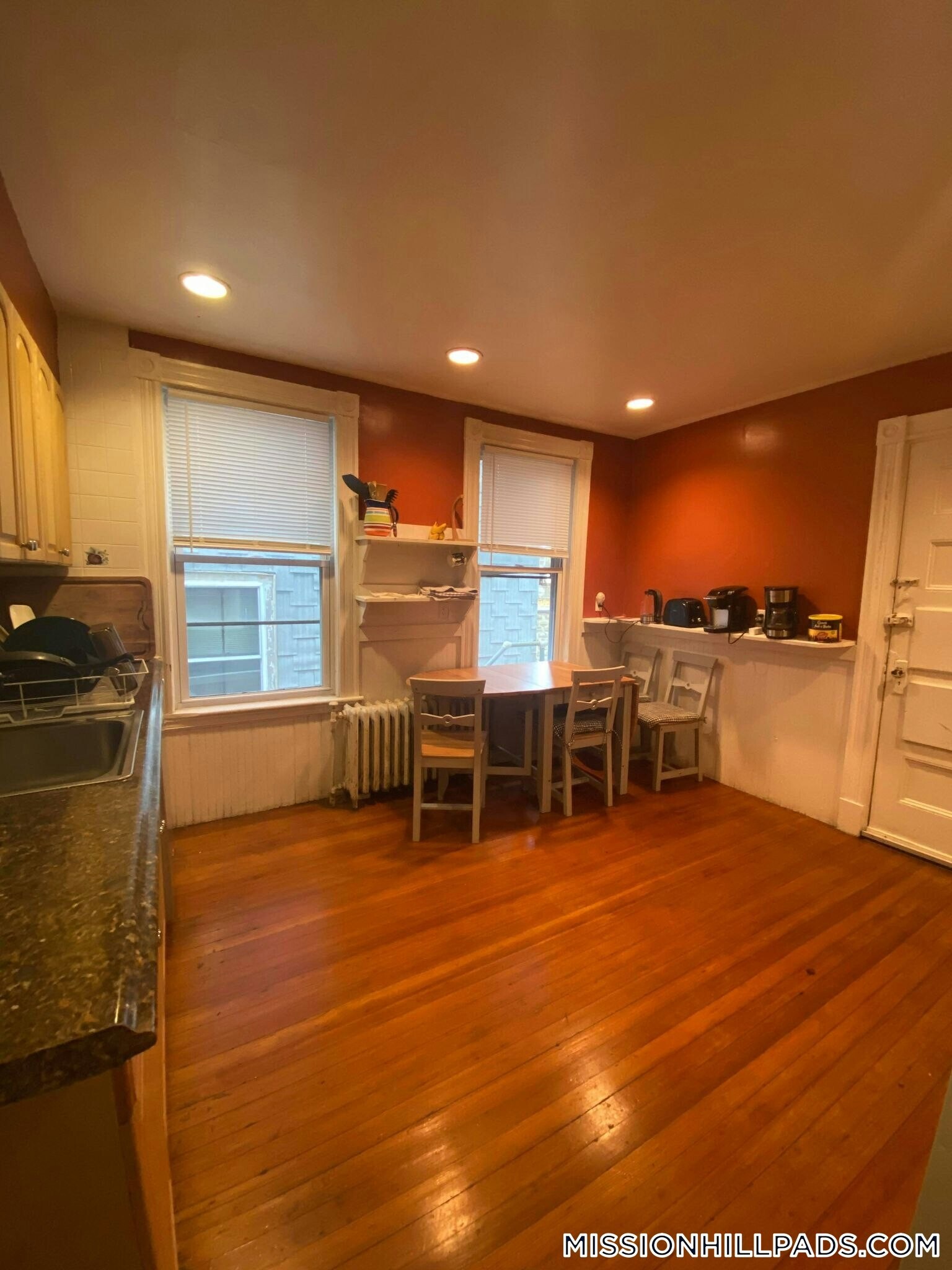 Building Photo - 10 Sachem St