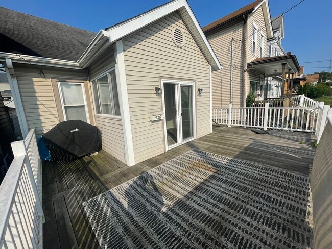 Building Photo - Spacious 3 Bedroom Home with Full finished Basement and Detached Garage!