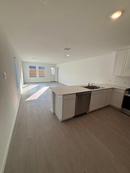 Building Photo - 15004 Rangeland Rd