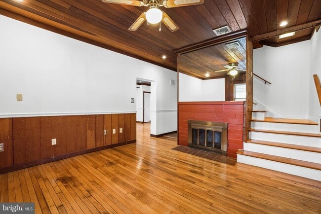 Building Photo - 2206 S Fern St