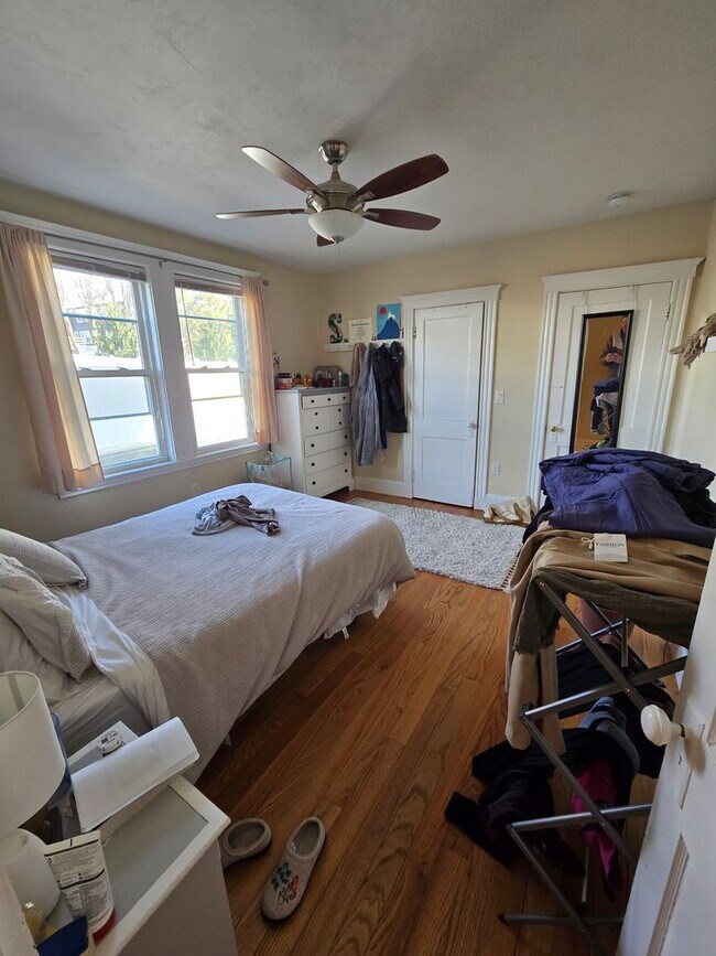 Building Photo - 3 bed/2 bath in Brighton