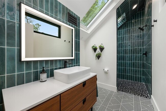 Building Photo - 73 Julius St