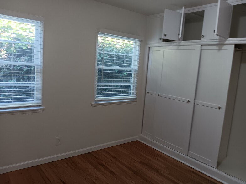 Building Photo - 2330 Frey Ave