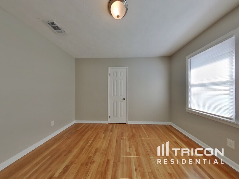 Building Photo - 7179 Carolyn Cir