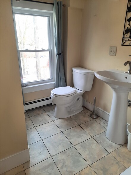 Building Photo - 58 Main St