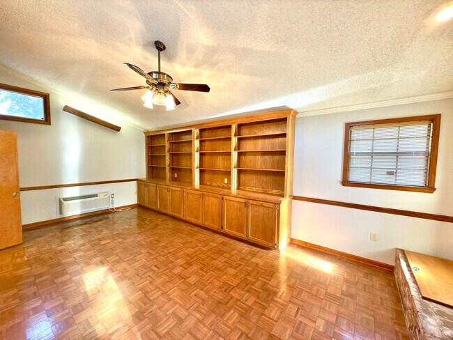 Building Photo - 424 Highland Park Dr