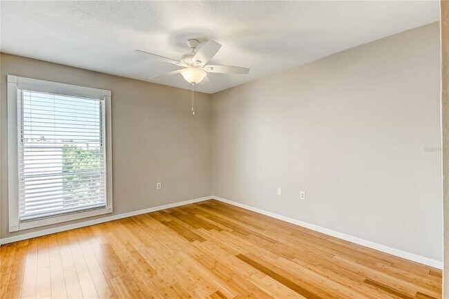 Building Photo - 204 Quayside Cir