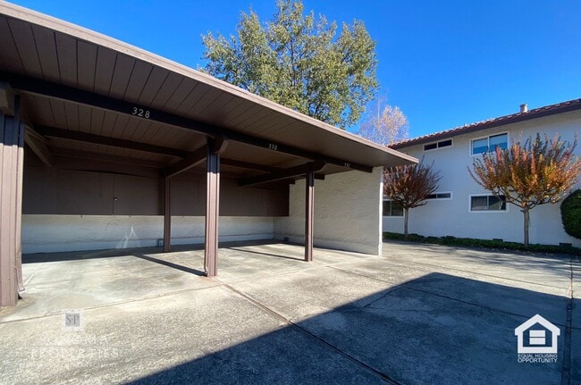 Building Photo - Ground Floor Condo on Sonoma's East Side