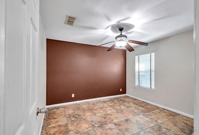 Building Photo - 6915 Robbie Rd