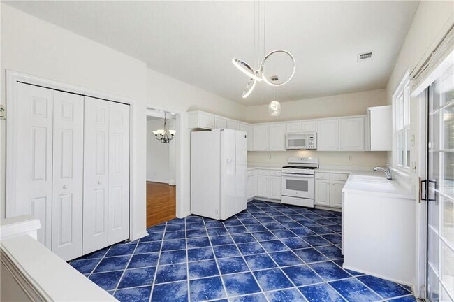 Building Photo - 490 Chippenham Ct