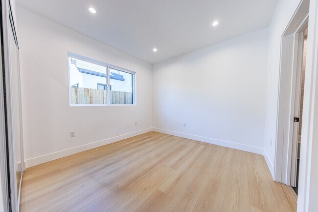 Building Photo - Luxury Never Before Lived in Townhomes!