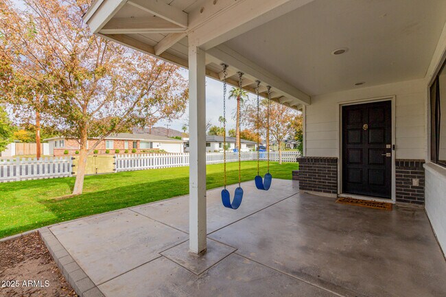 Building Photo - 5001 E Mitchell Dr