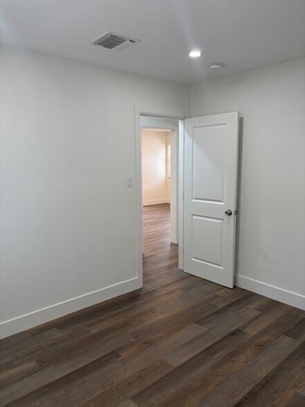 Building Photo - 4131 W 107th St