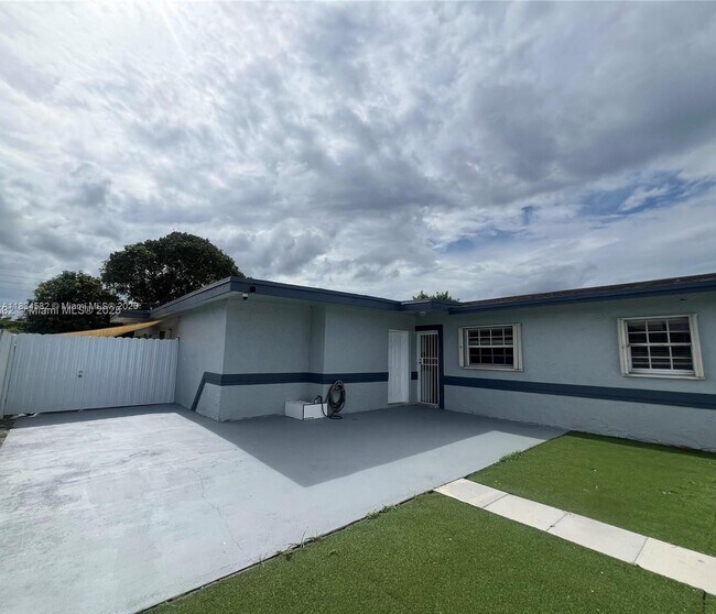 Primary Photo - 19120 NW 36th Ave