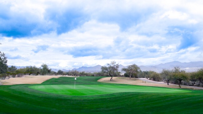 Building Photo - 3Bed/2Bath Home in Scottsdale w/ 2 Car Gar...