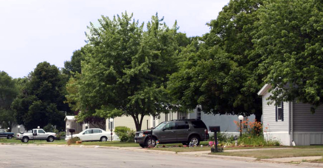 Primary Photo - Gem Suburban