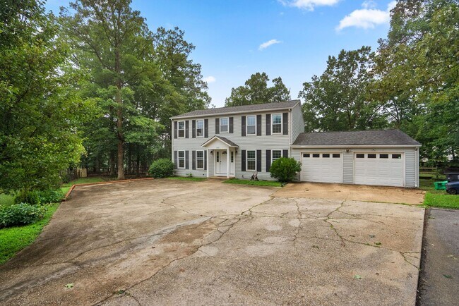 Building Photo - 4 Bedroom, 2.5 Bath Single Family Home in ...