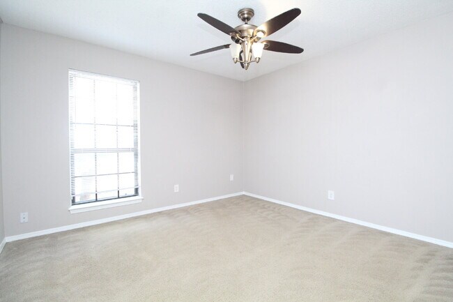 Building Photo - Updated 3/2 Brick Home in Northeast Pensac...