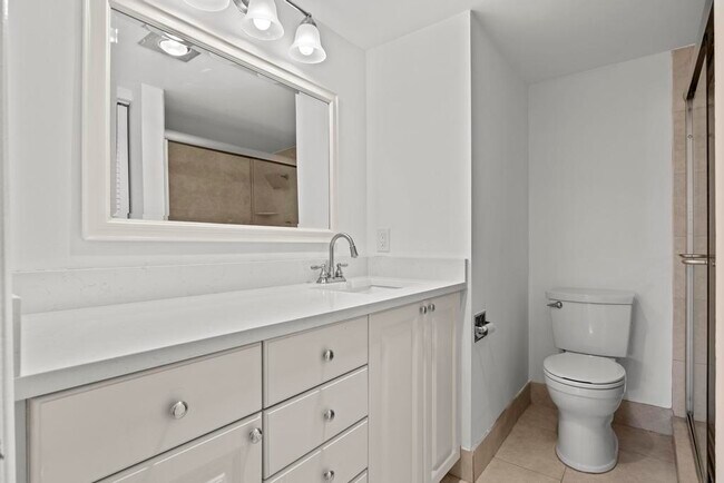 Building Photo - 2044 Hythe A
