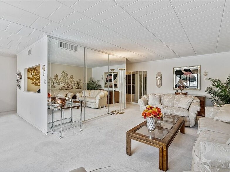 Building Photo - 900 Washington Rd