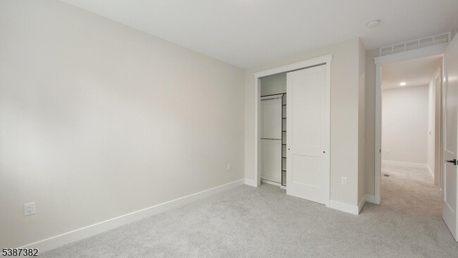 Building Photo - 113 Iris Ct