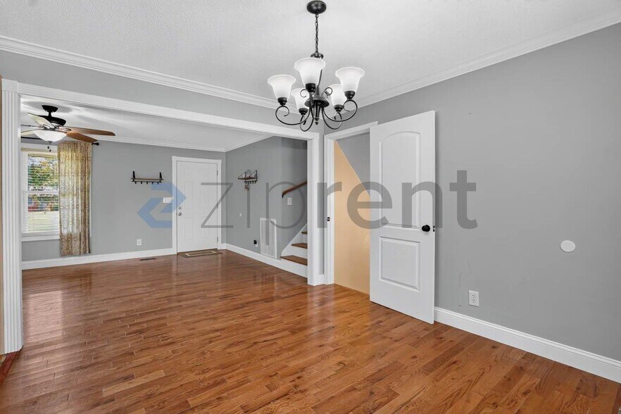 Building Photo - Unit
