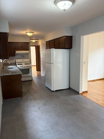 Building Photo - 608 Bergen St