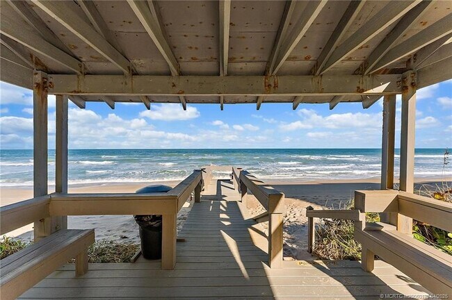 Building Photo - 7370 S Ocean Dr