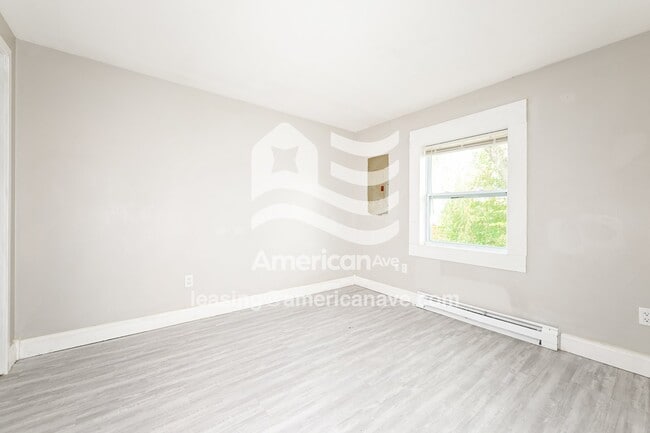 Building Photo - 800 Maple Ave
