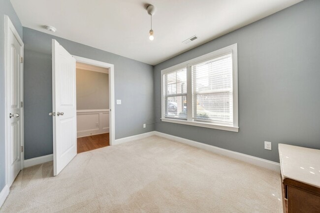Building Photo - Gorgeous 3-Bed, 3.5-Ba Townhouse w/ Office in Downtown Apex